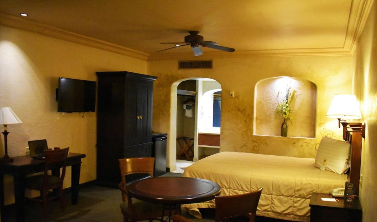 Hotel Siesta Real เม็กซิกาลิ ภายนอก รูปภาพ