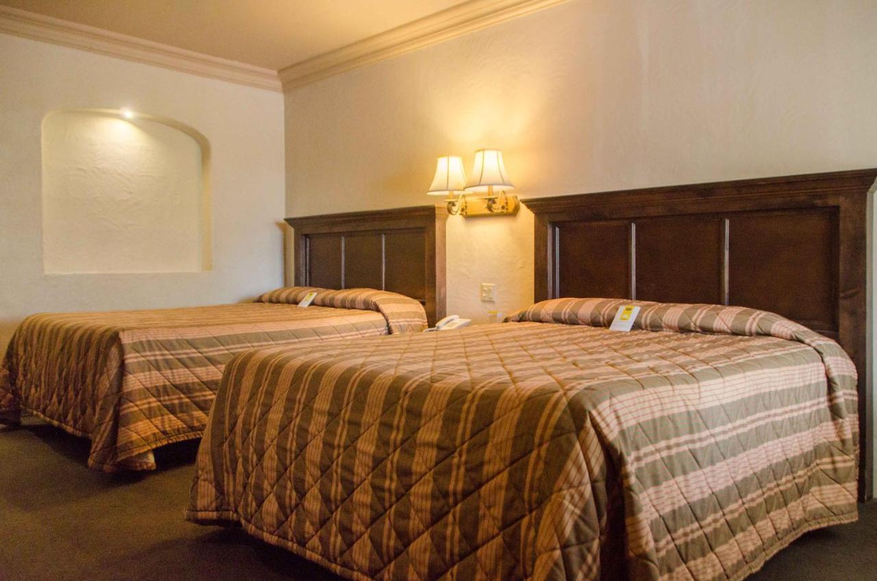 Hotel Siesta Real เม็กซิกาลิ ภายนอก รูปภาพ