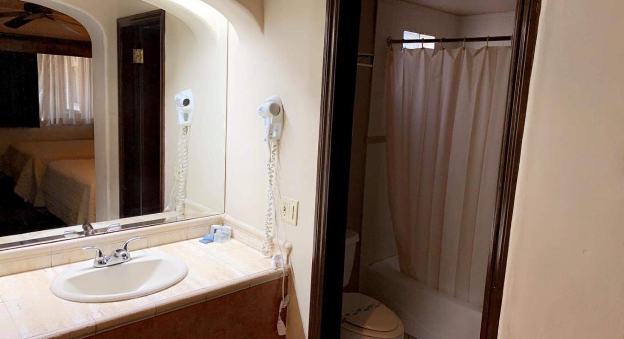 Hotel Siesta Real เม็กซิกาลิ ภายนอก รูปภาพ
