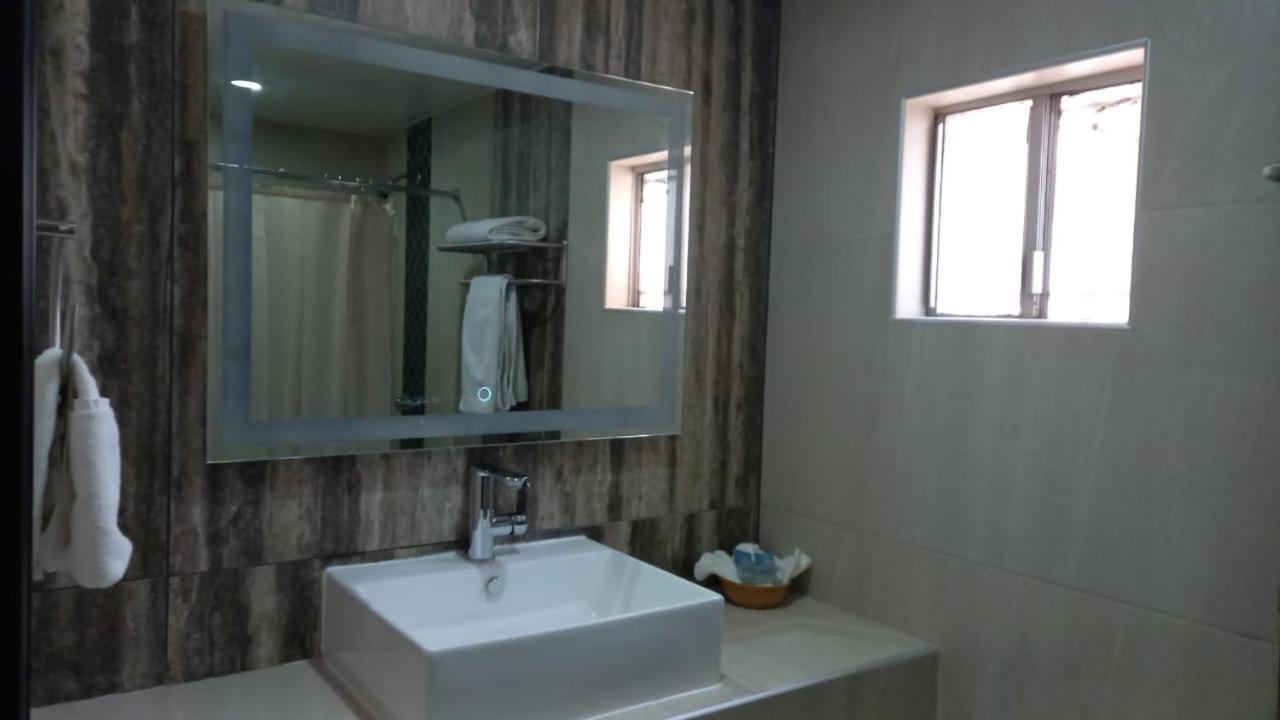 Hotel Siesta Real เม็กซิกาลิ ภายนอก รูปภาพ