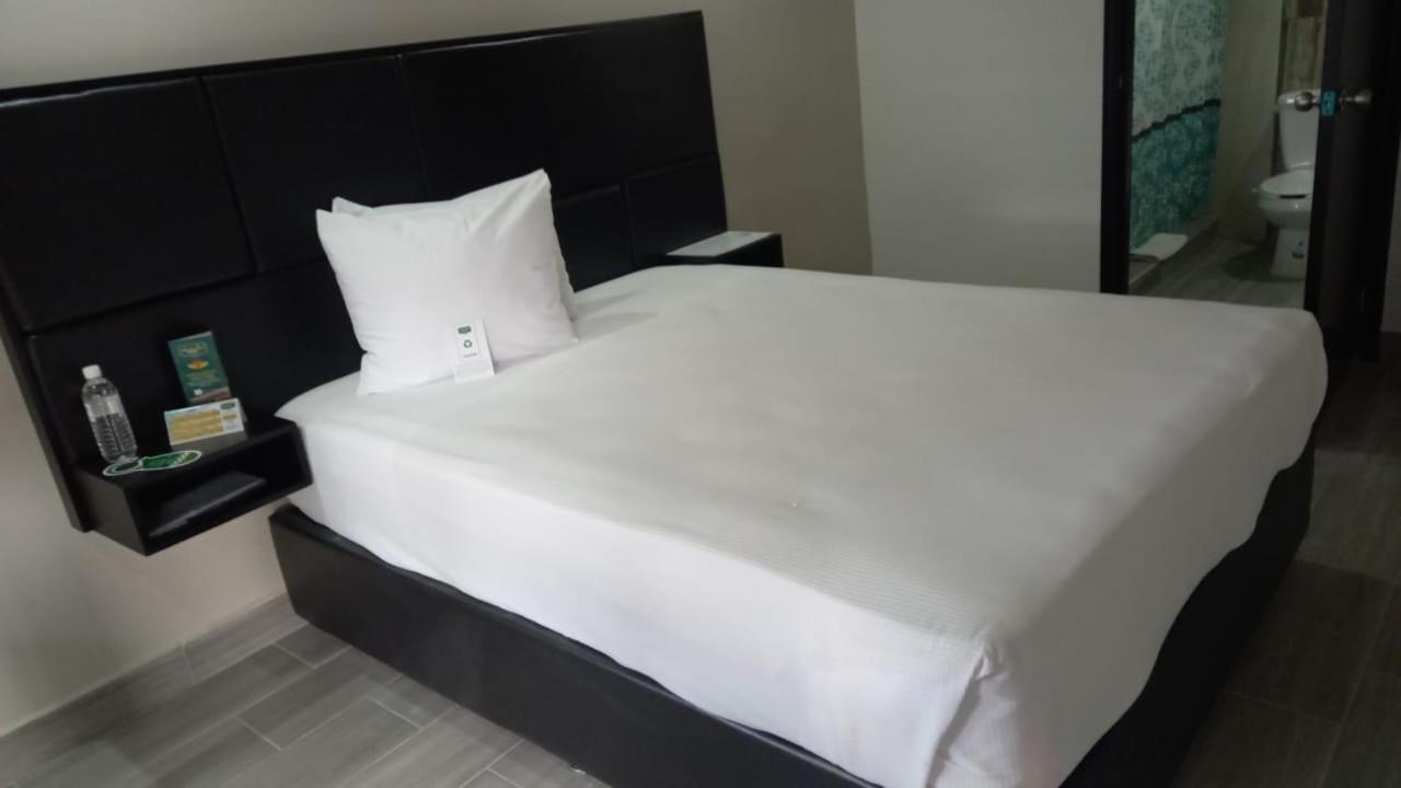 Hotel Siesta Real เม็กซิกาลิ ภายนอก รูปภาพ