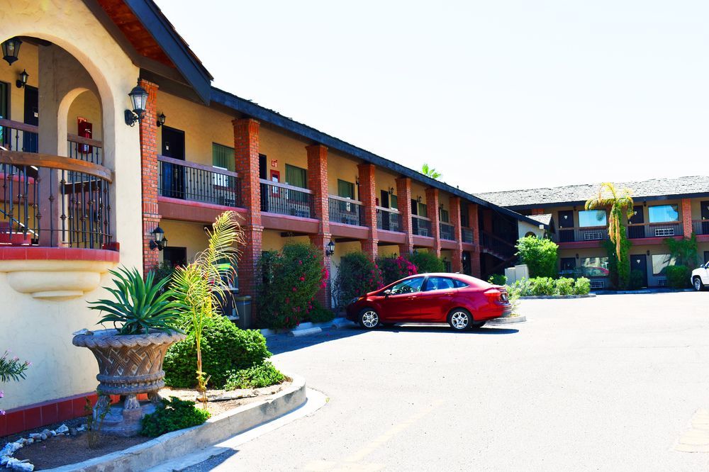Hotel Siesta Real เม็กซิกาลิ ภายนอก รูปภาพ